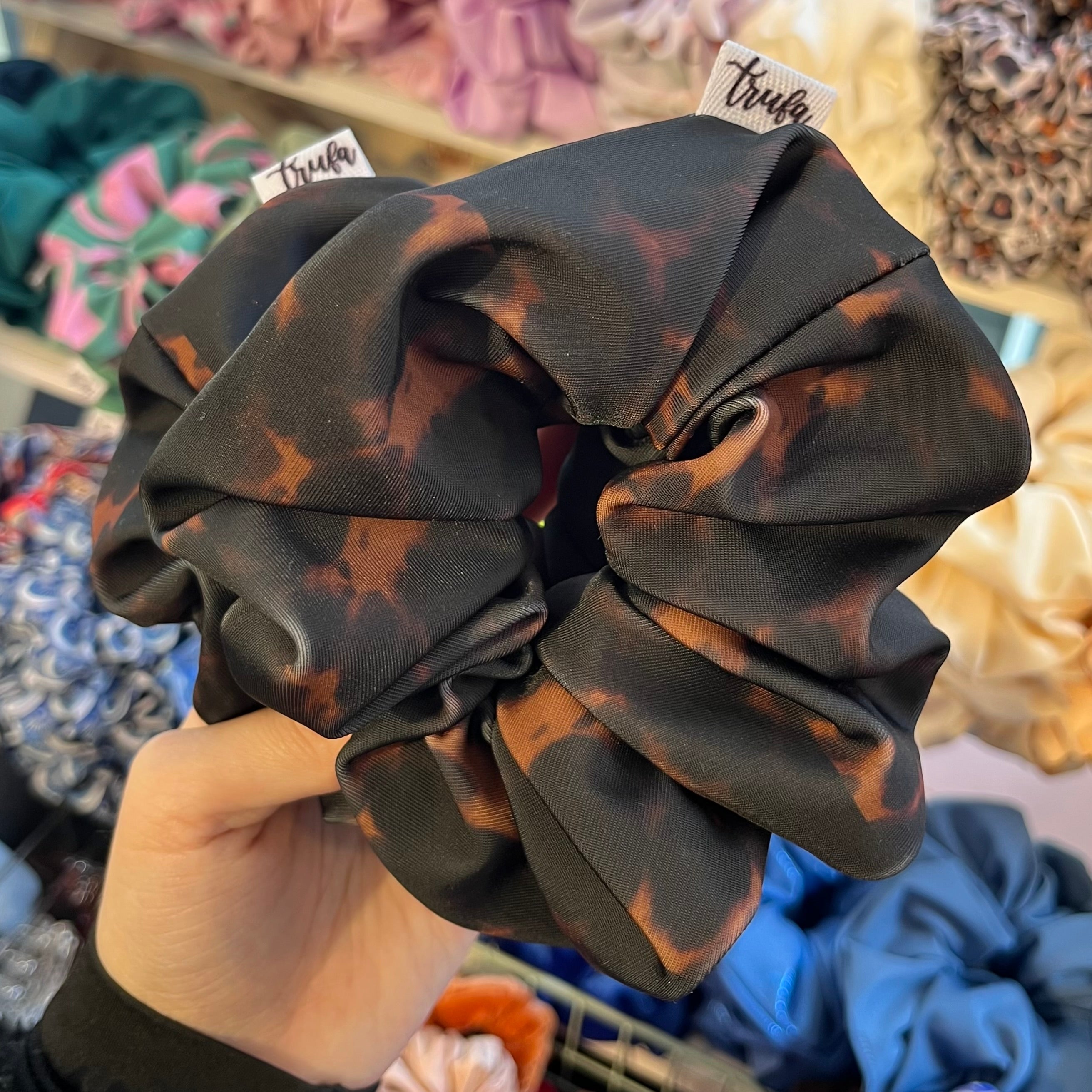 Scrunchie negro fuego
