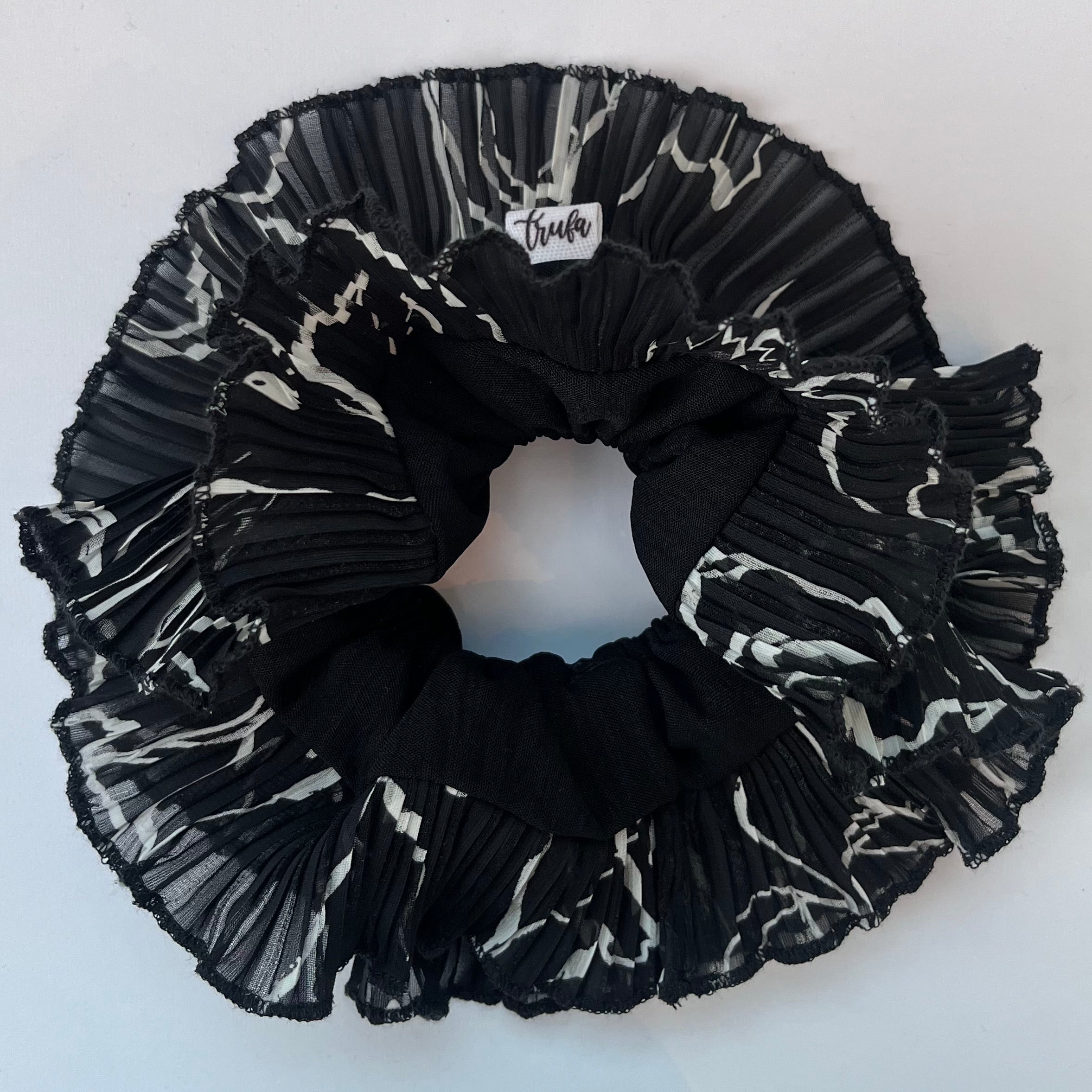 B. Negra y blanco