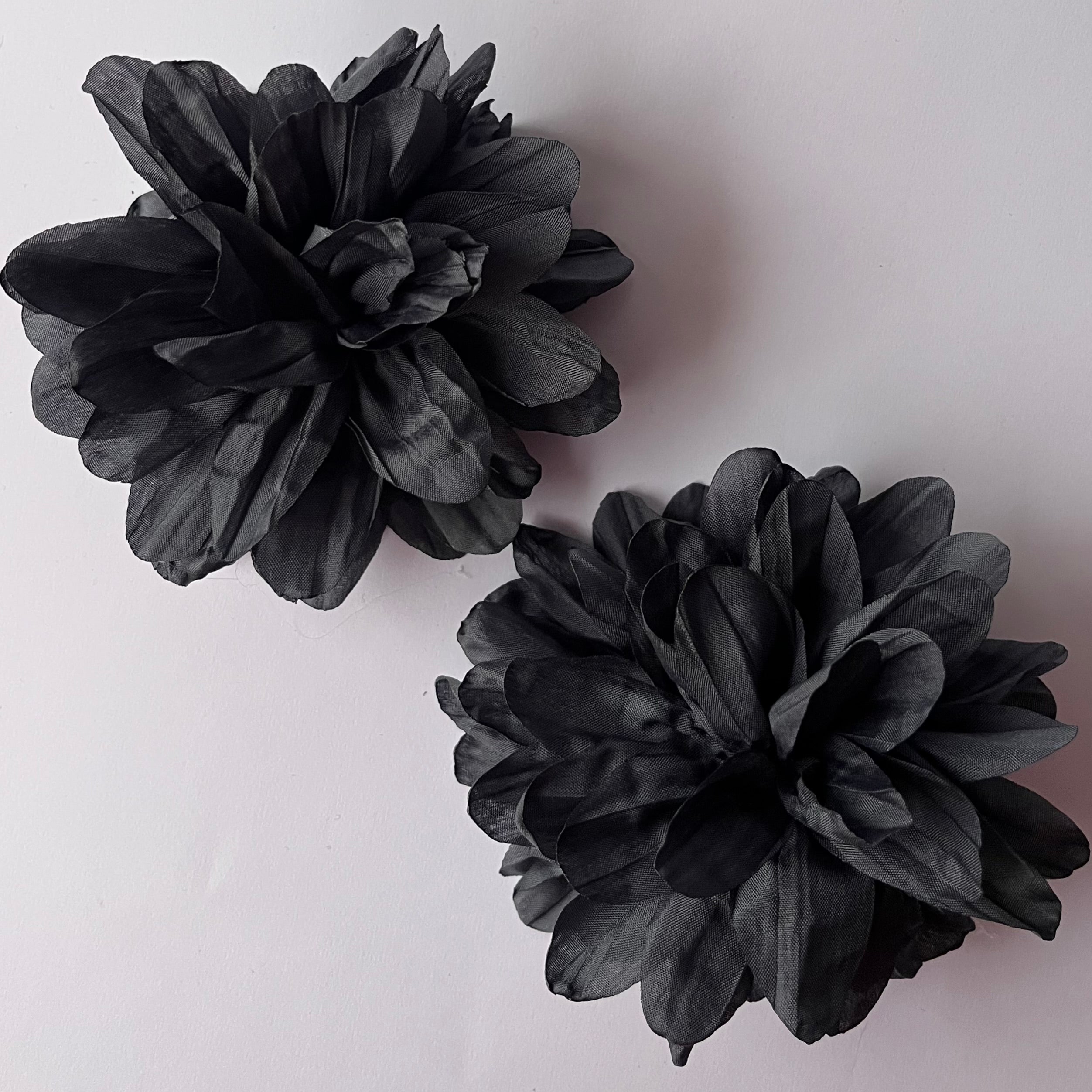 Flor gris oscuro