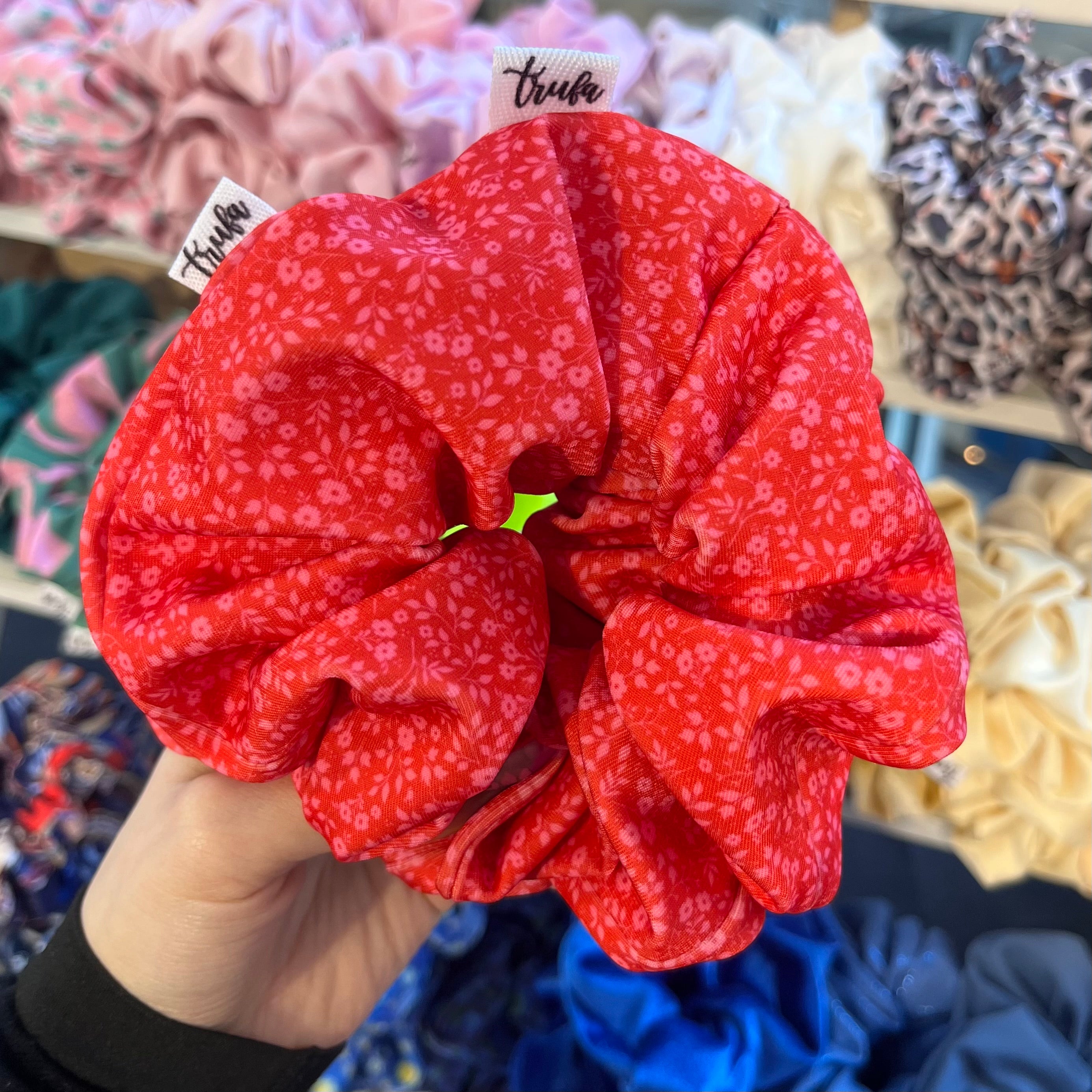 Scrunchie florcitas rojo