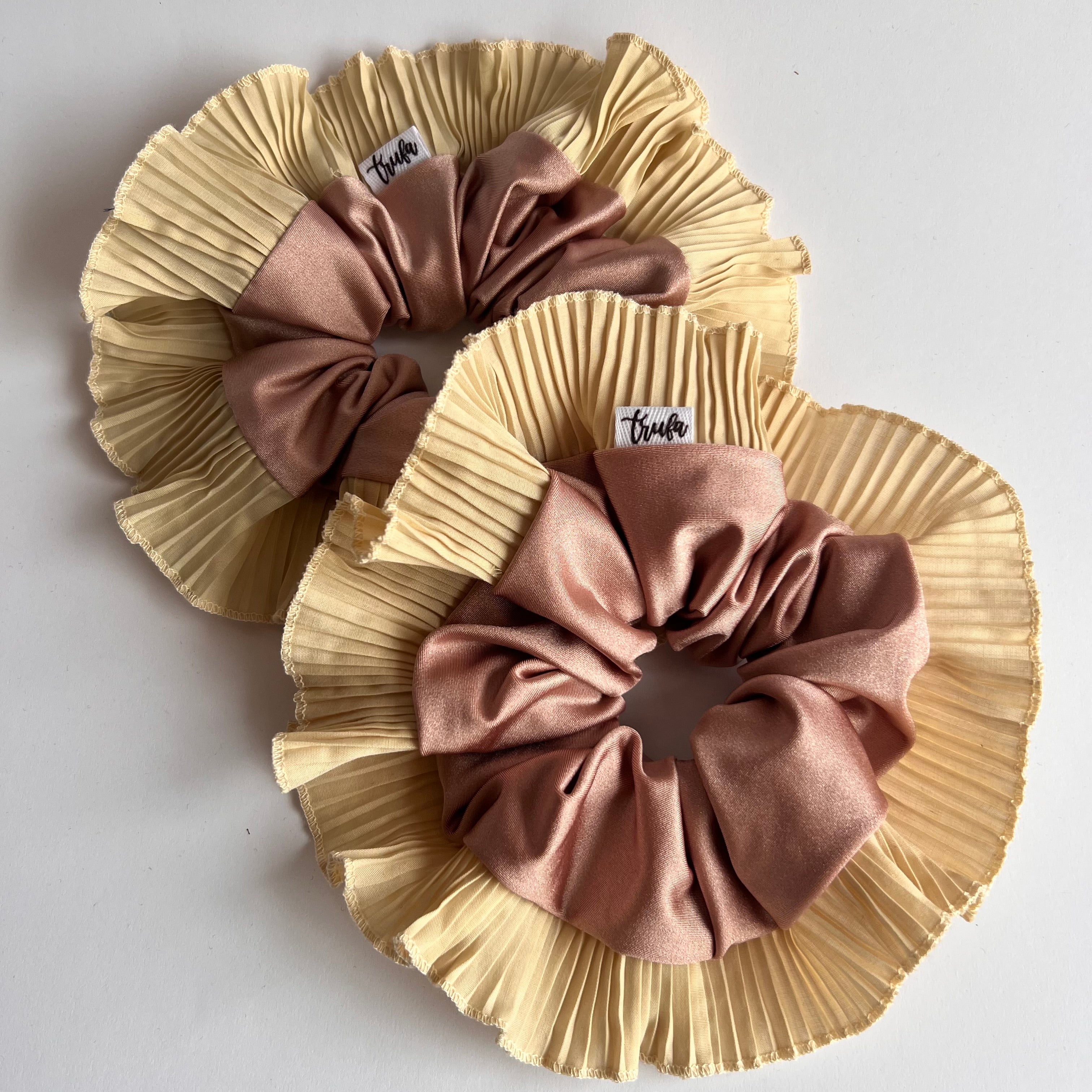 B. Simple rosa y beige