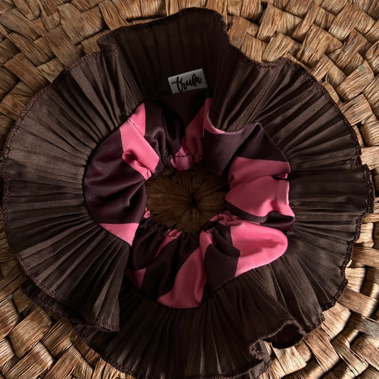 B. Café y rosa