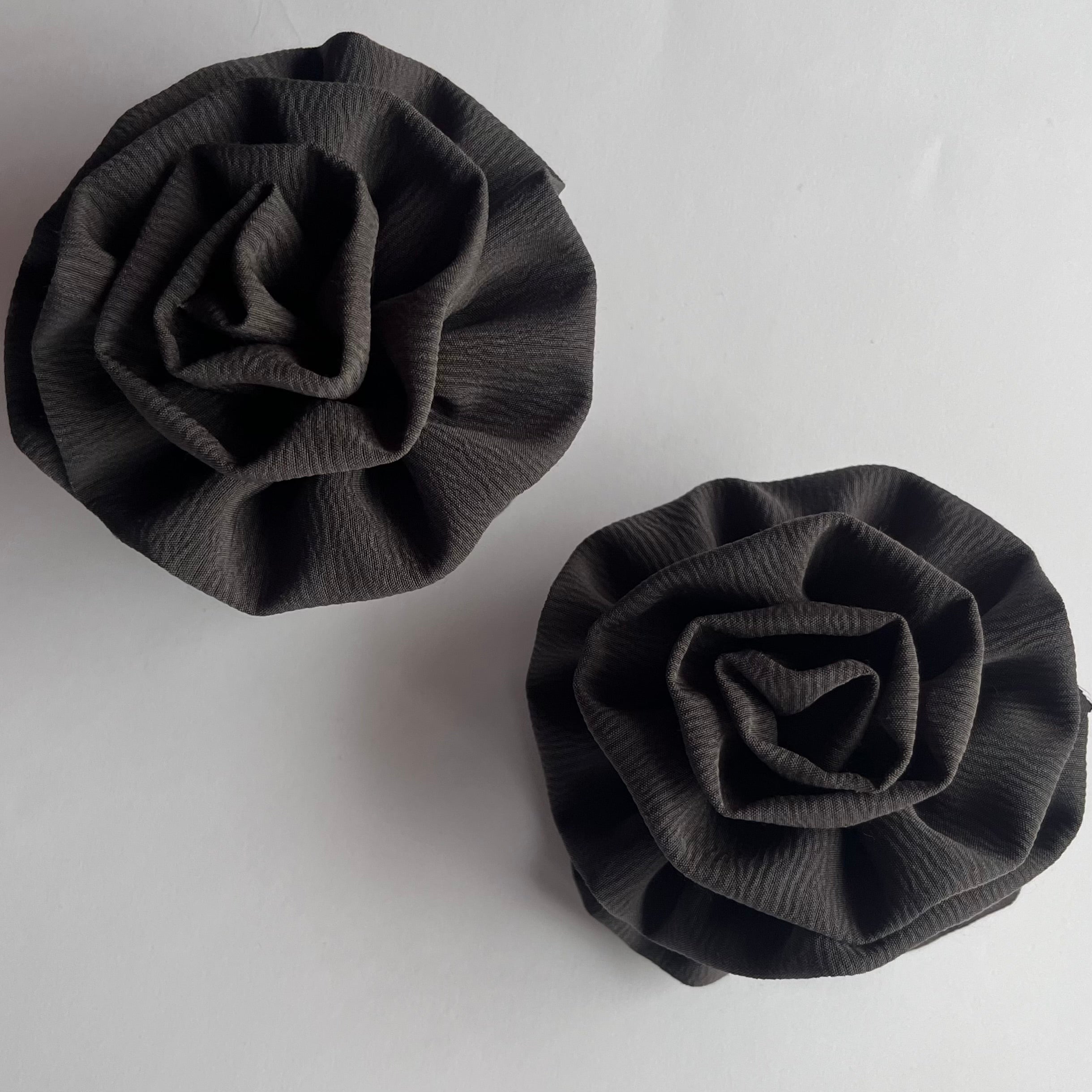 Flor gris oscuro