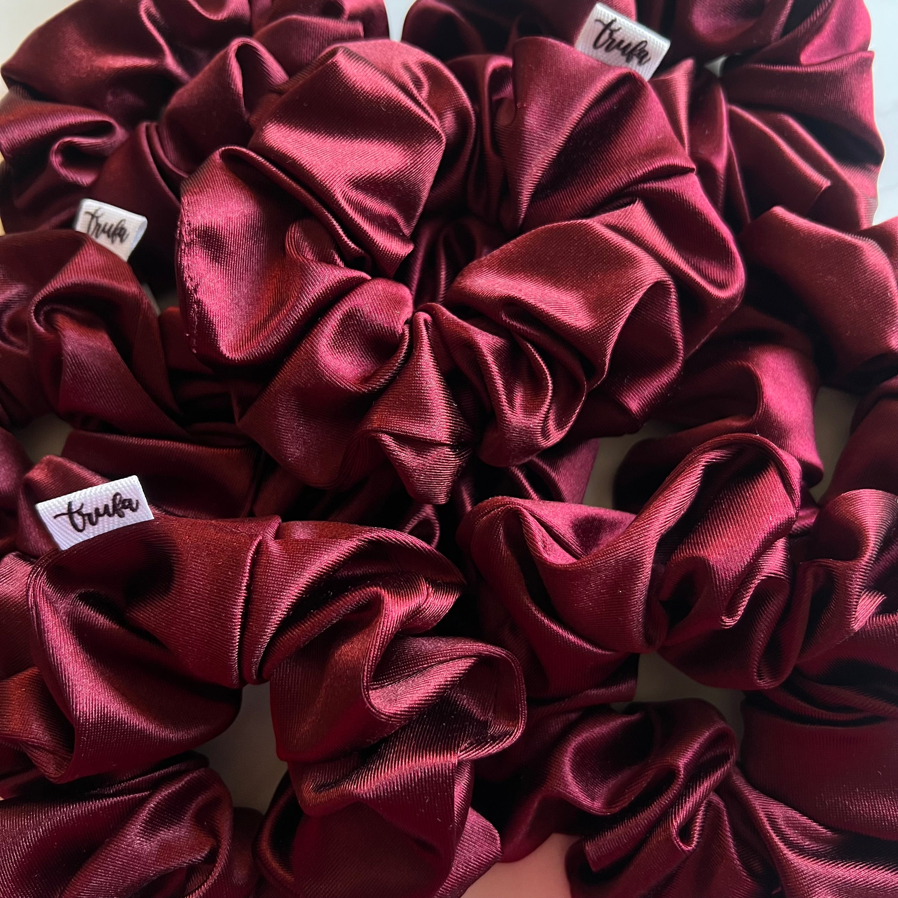 Scrunchie burdeo satinado