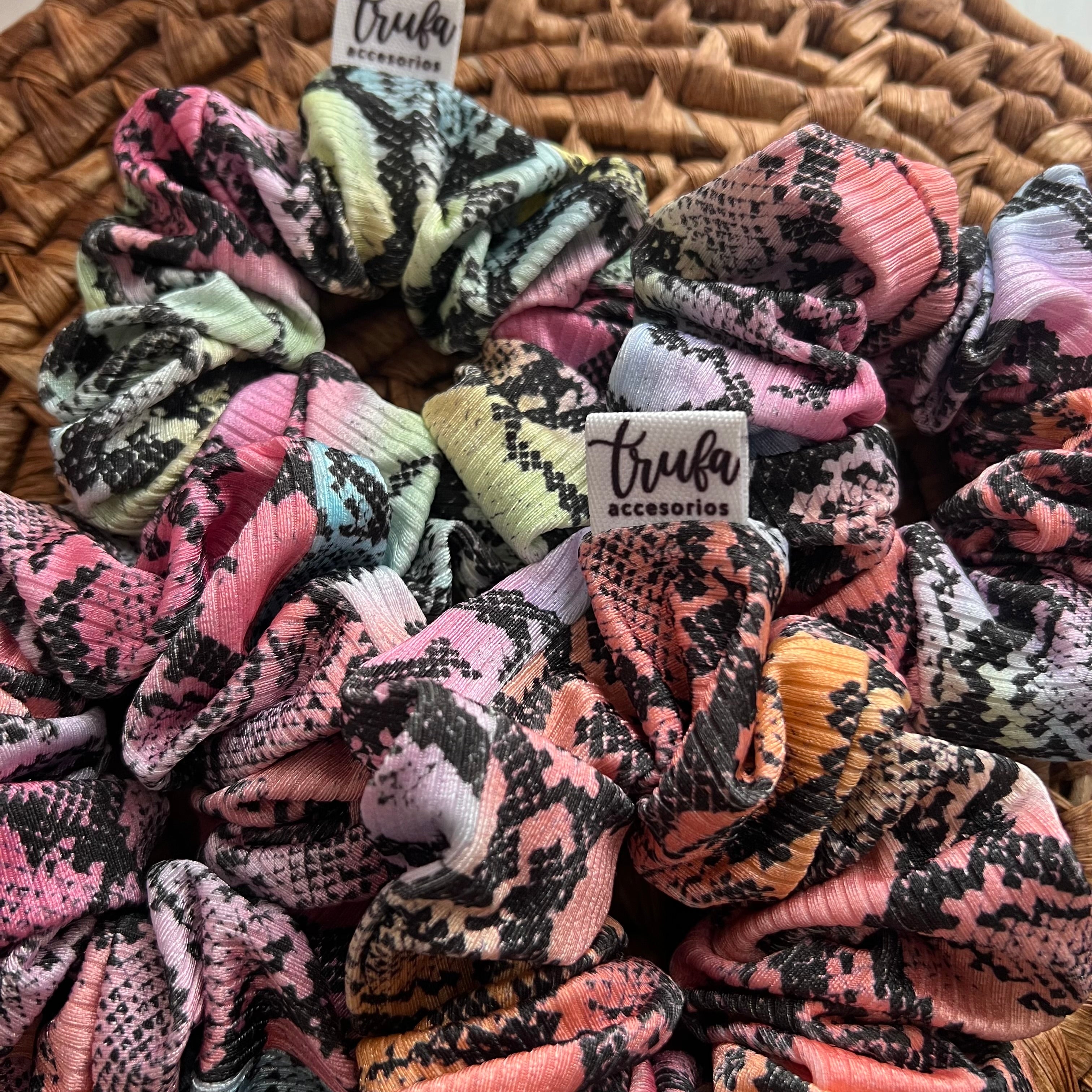 Scrunchie print rainbow