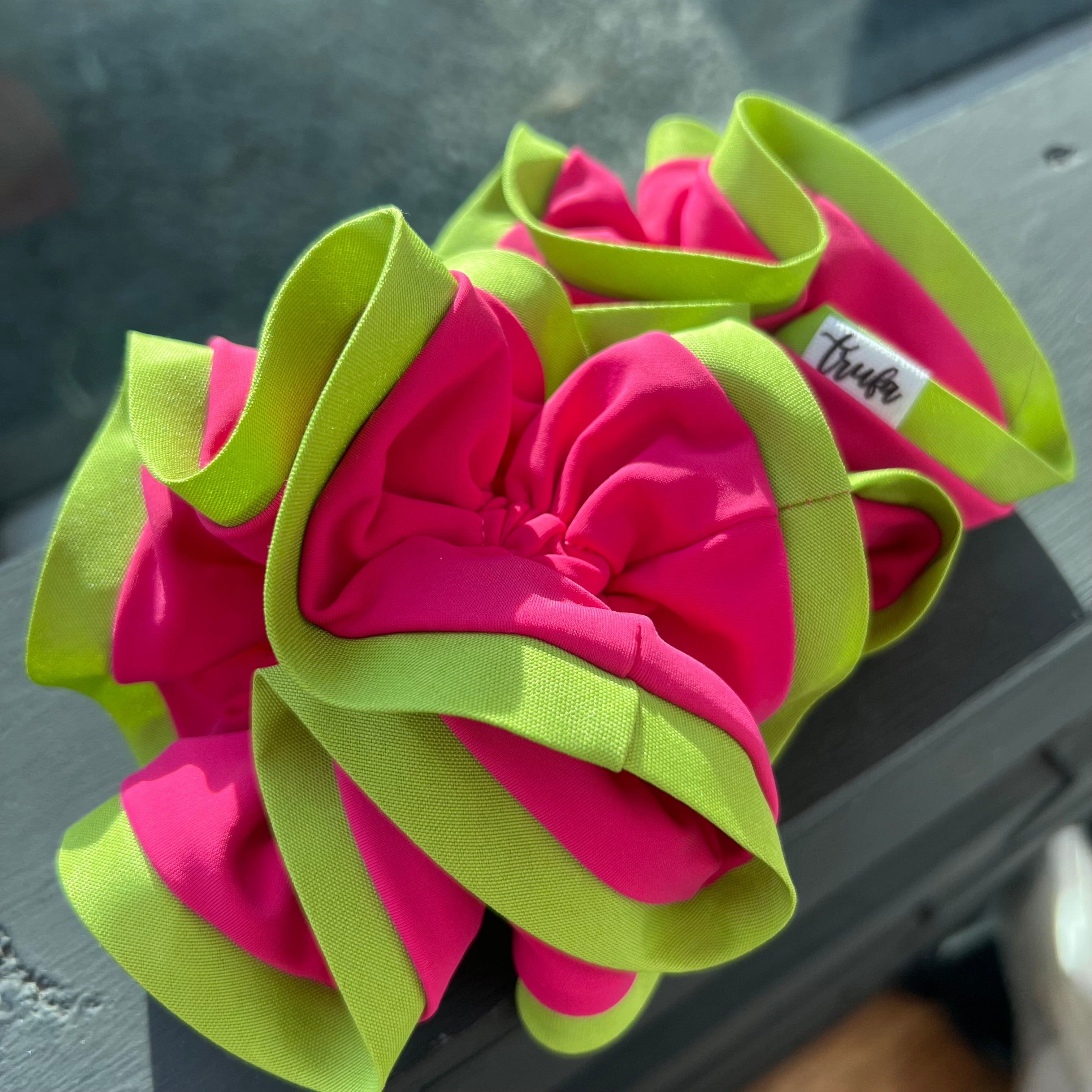 Scrunchie sesgo fucsia y verde