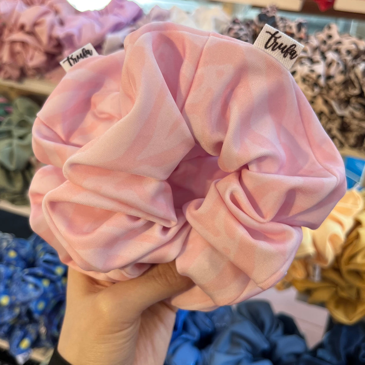 Scrunchie cebra rosa y blanco