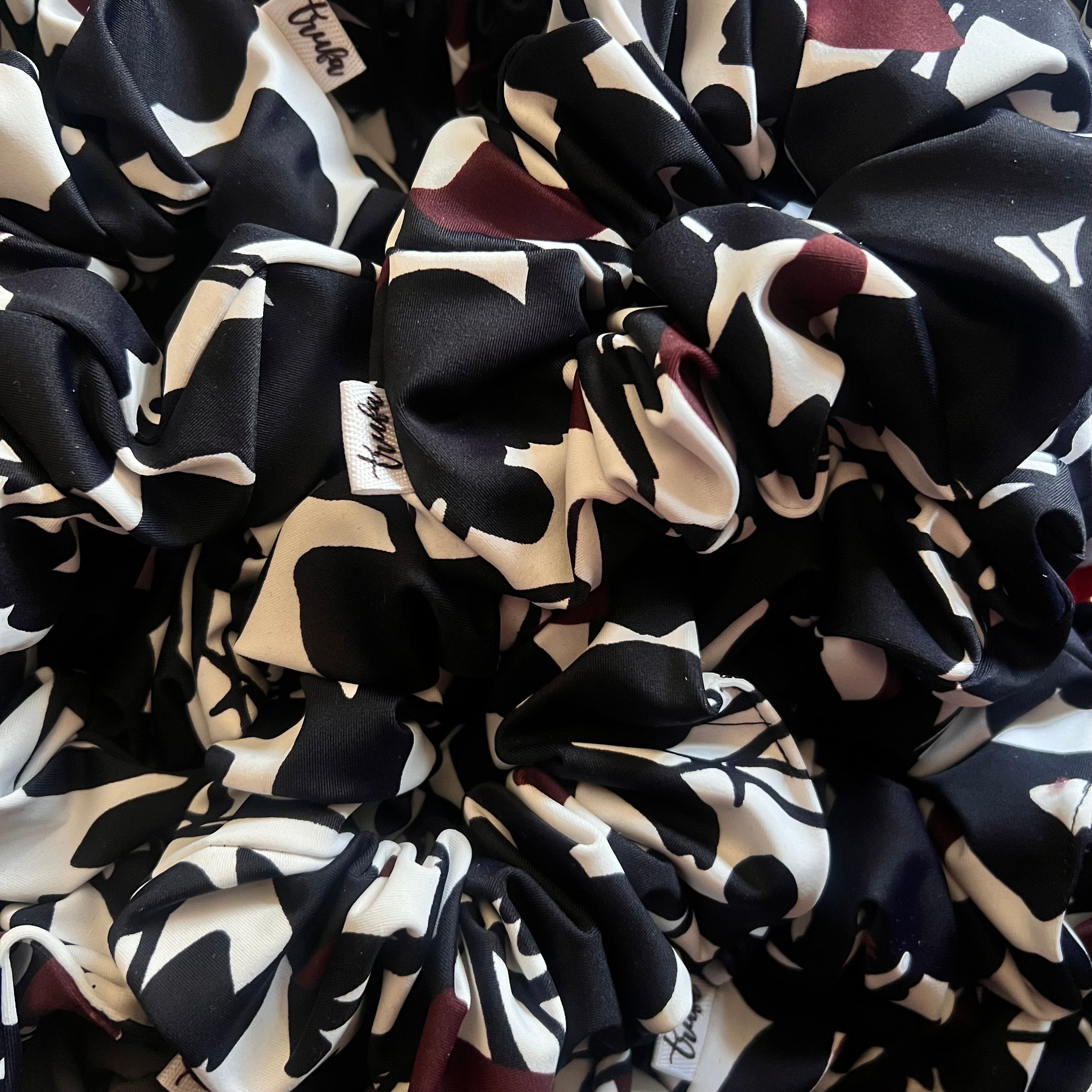 Scrunchie Flores blanco y negro