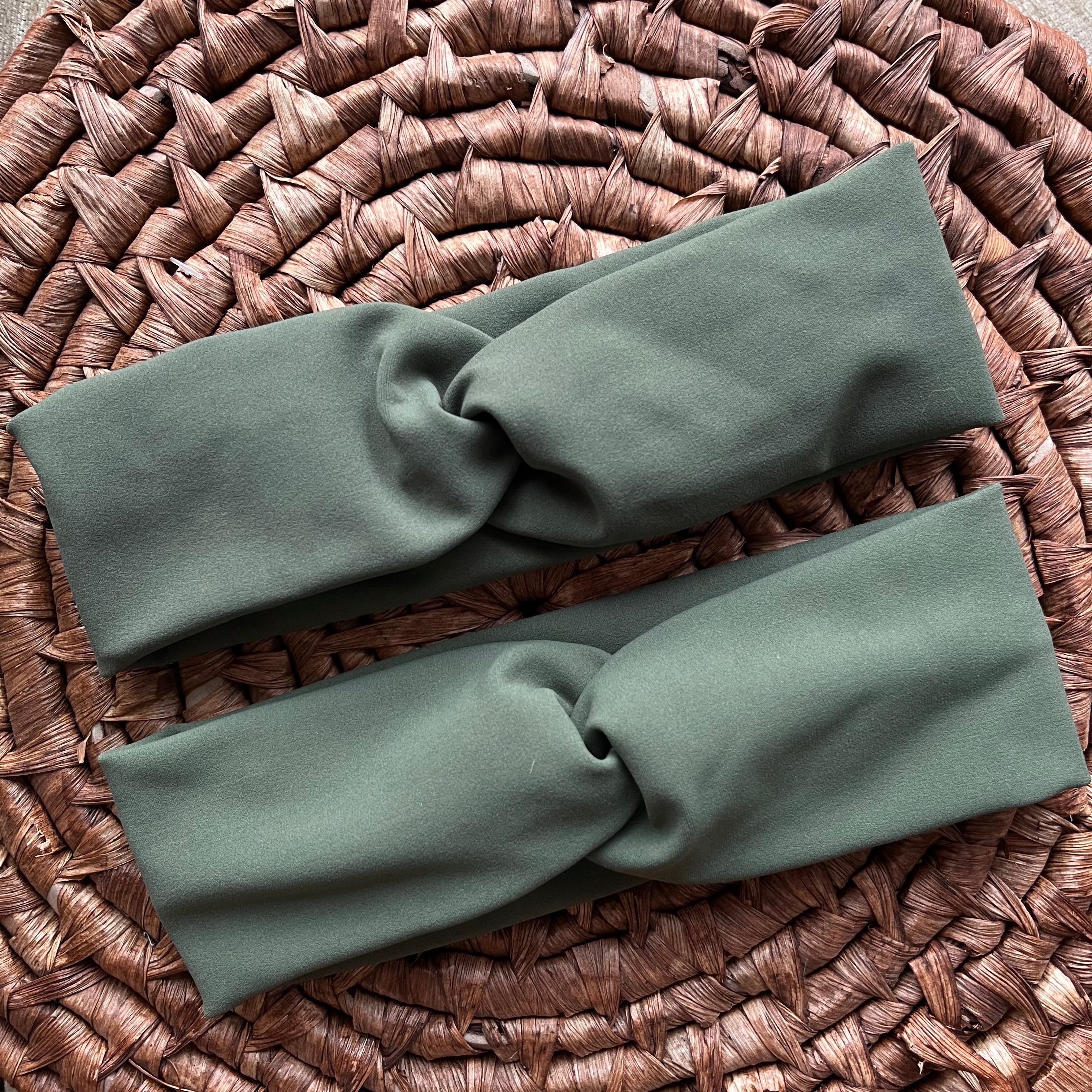 Cintillo verde oscuro