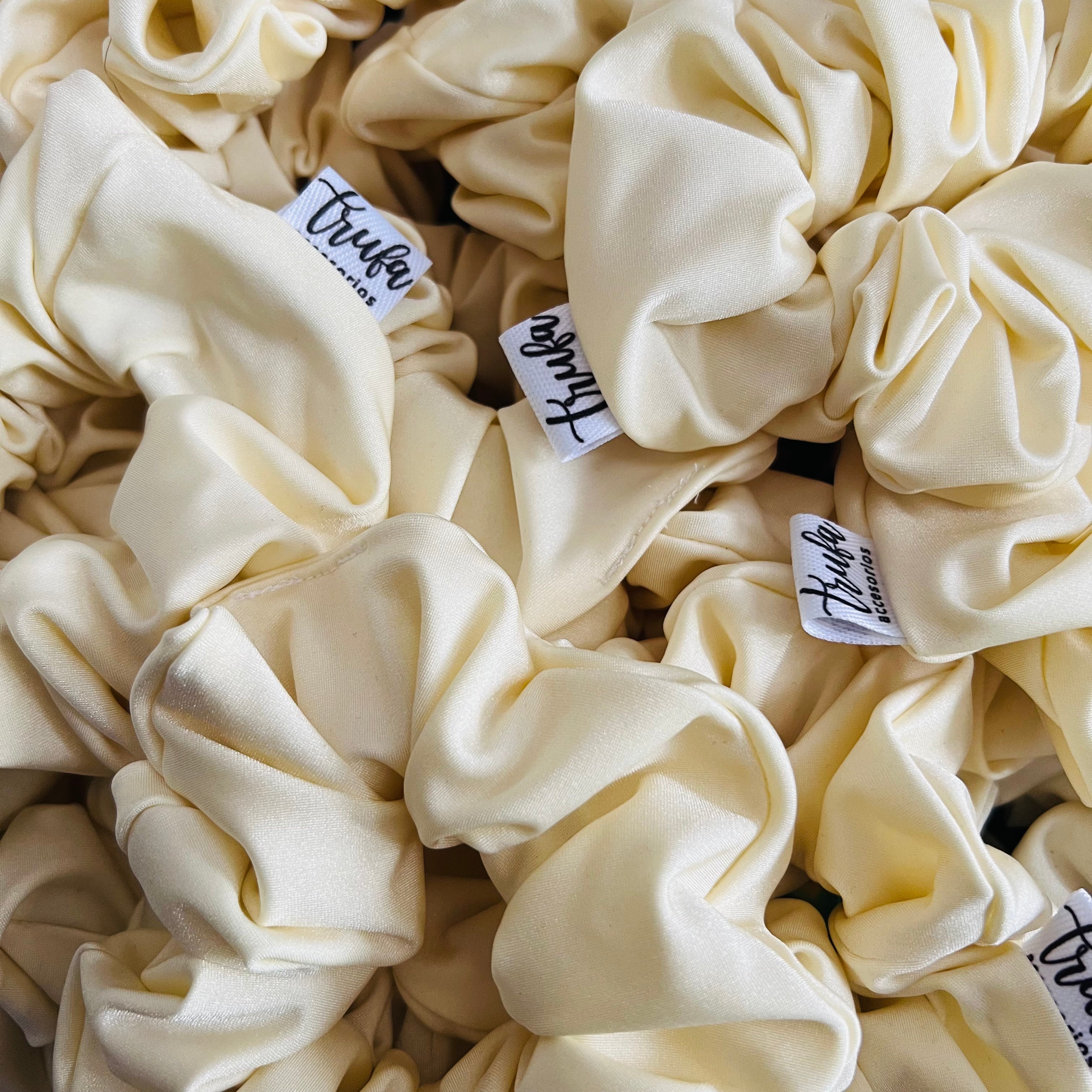 Scrunchie amarillo pastel