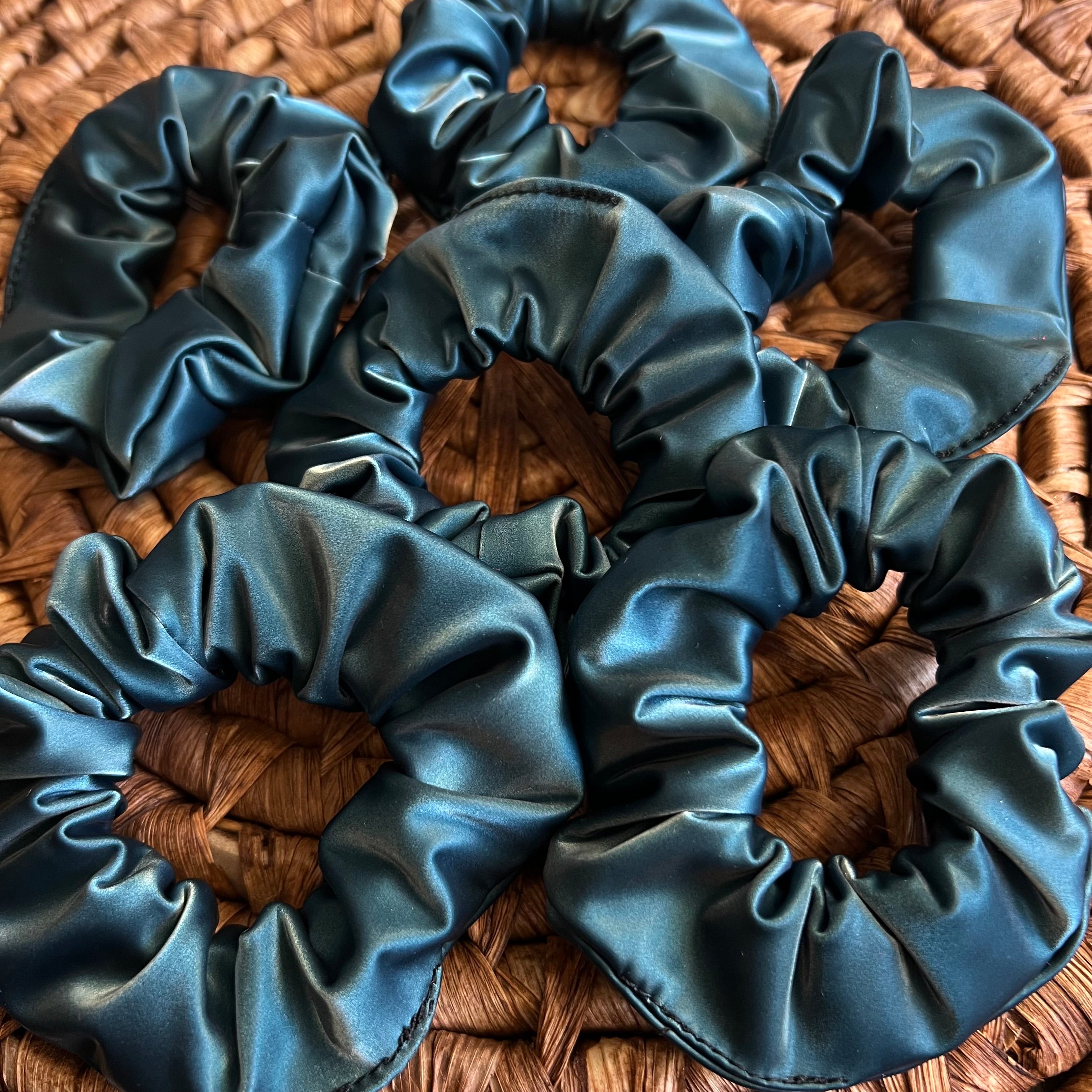 Mini Scrunchie azul petróleo