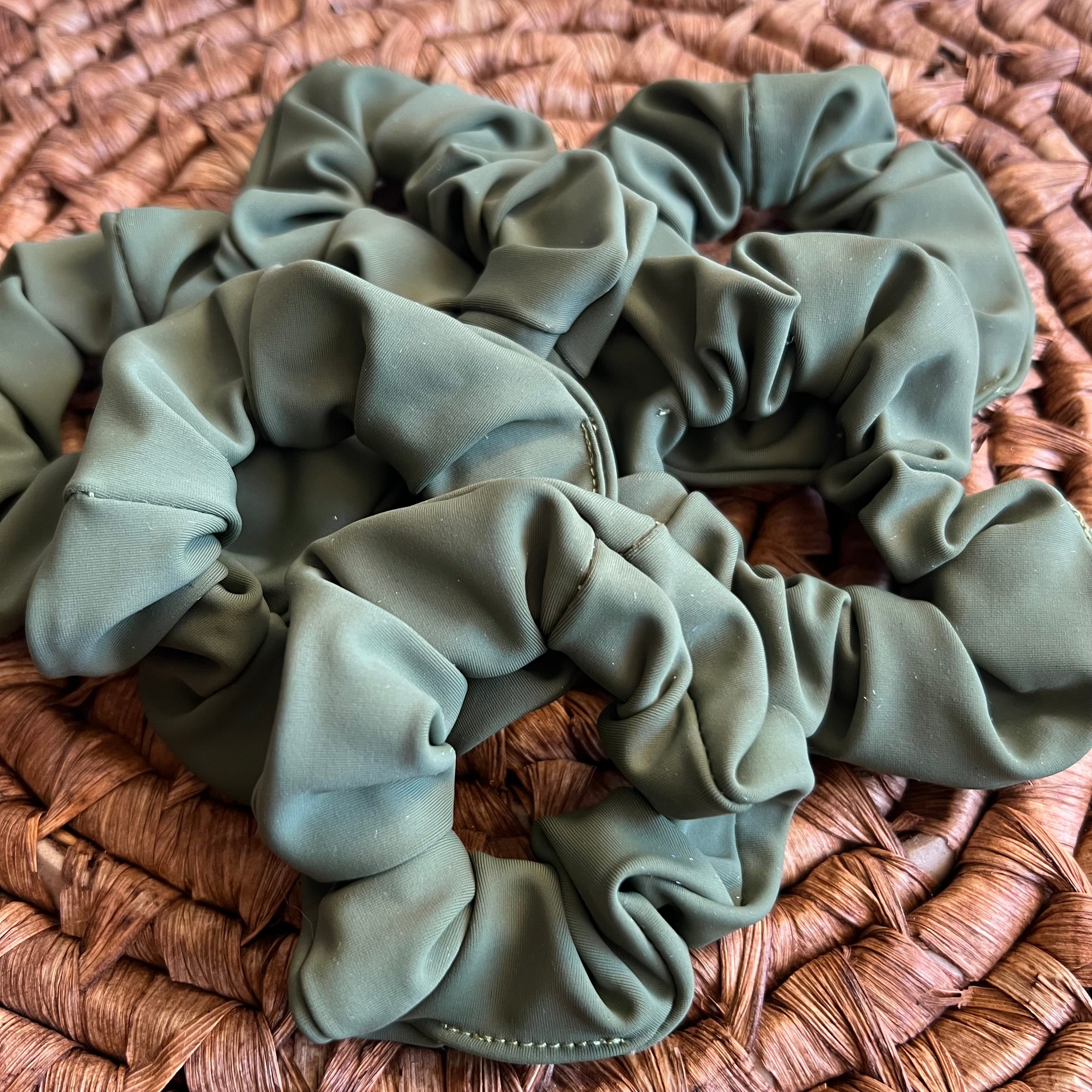 Mini Scrunchie verde musgo