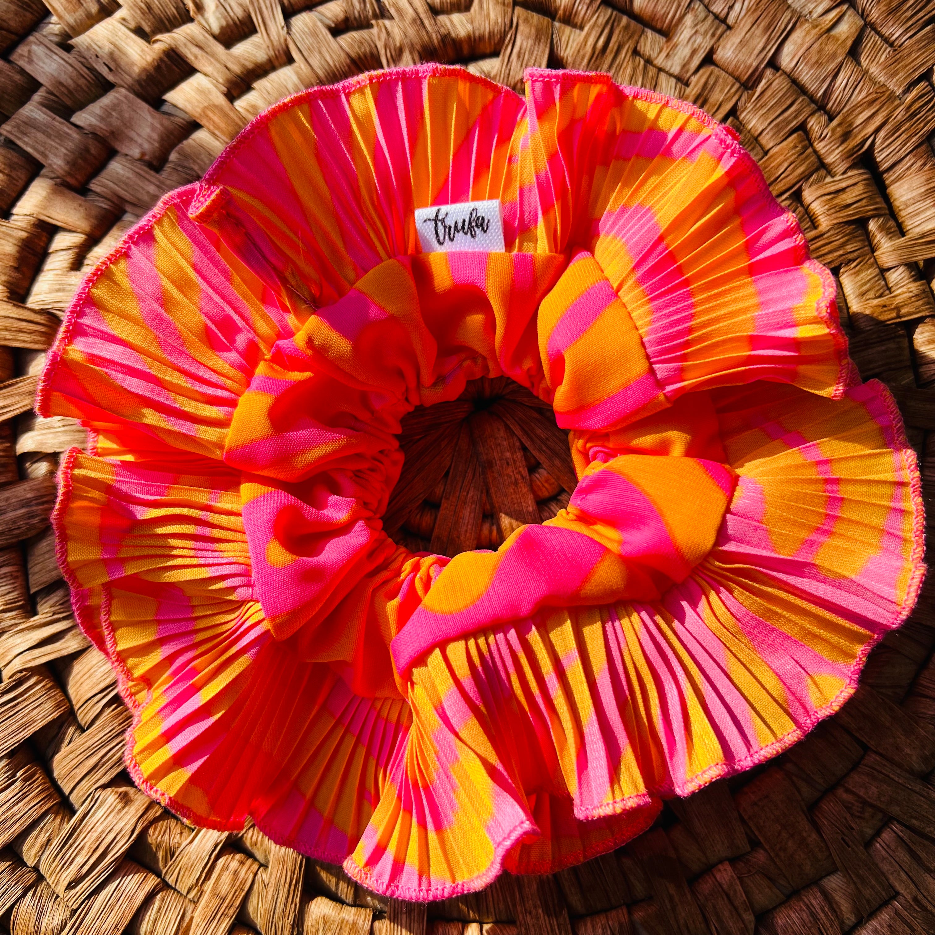 B. Cebra naranja y fucsia