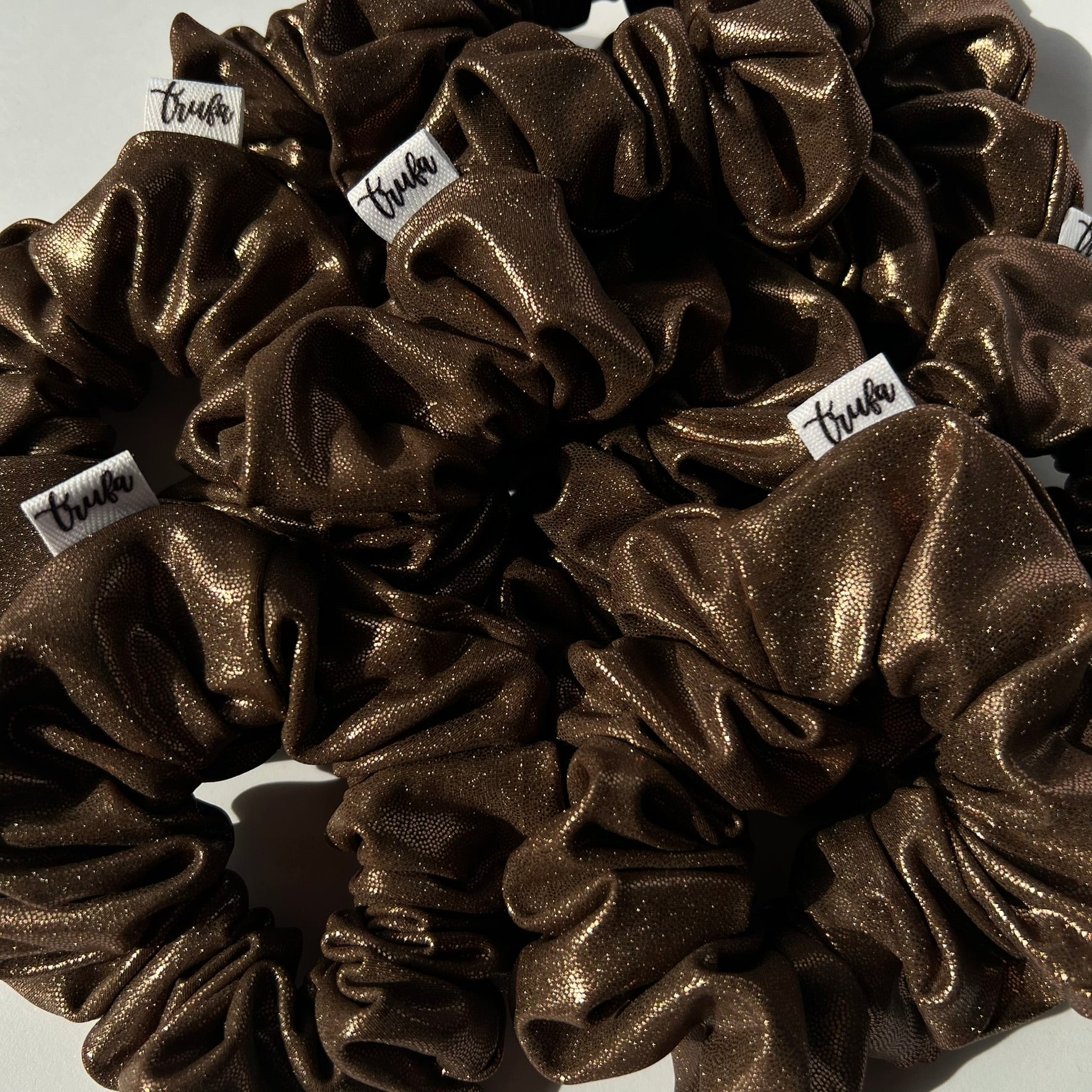 Scrunchie café brillitos