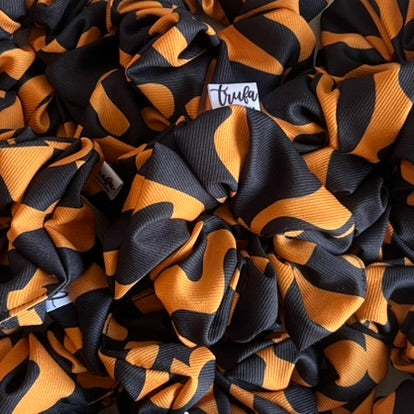 Scrunchie Negro y Mostaza