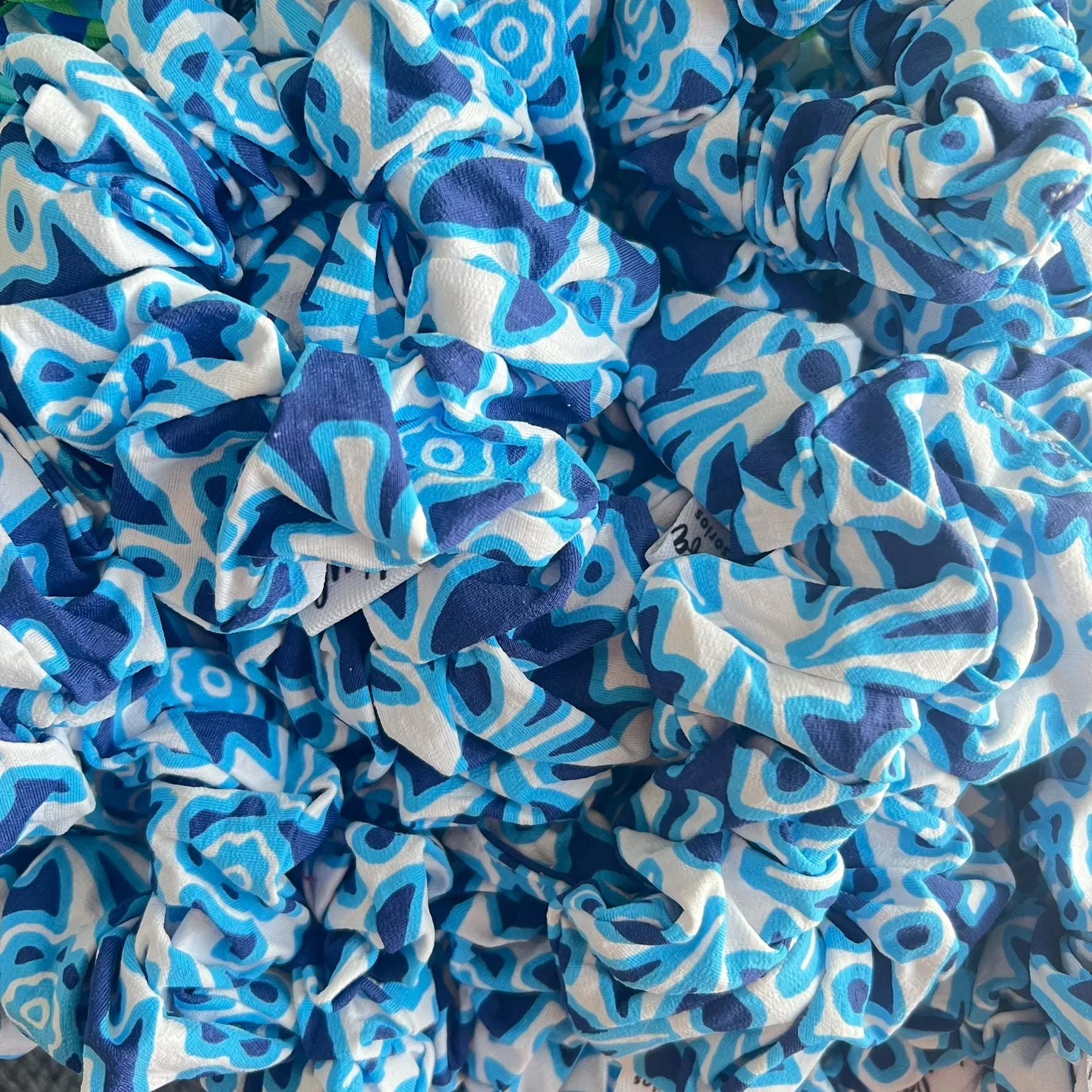 Scrunchie Celeste Líneas