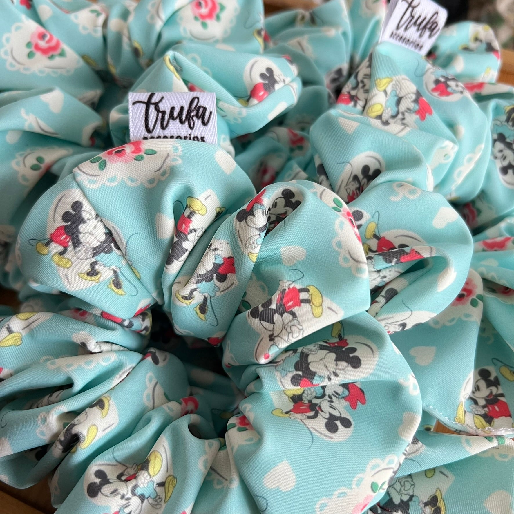 Scrunchie animado Mickey y Minnie