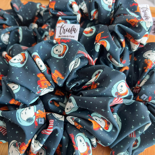 Scrunchie animado Snoopy Astronauta
