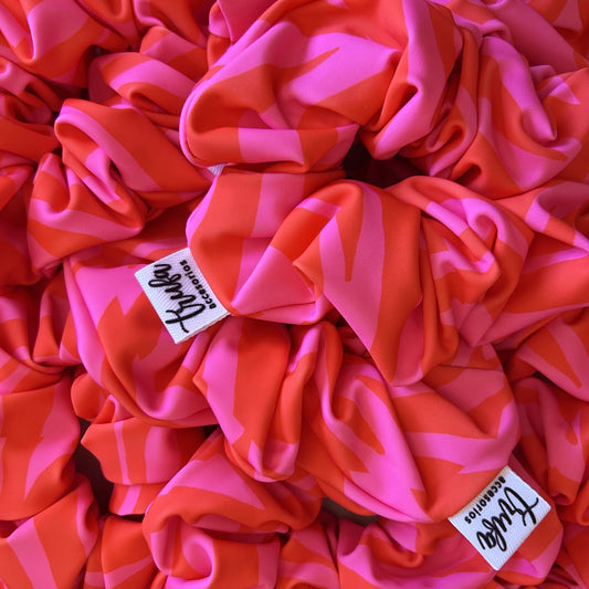 Scrunchie Cebra Fucsia y Rojo