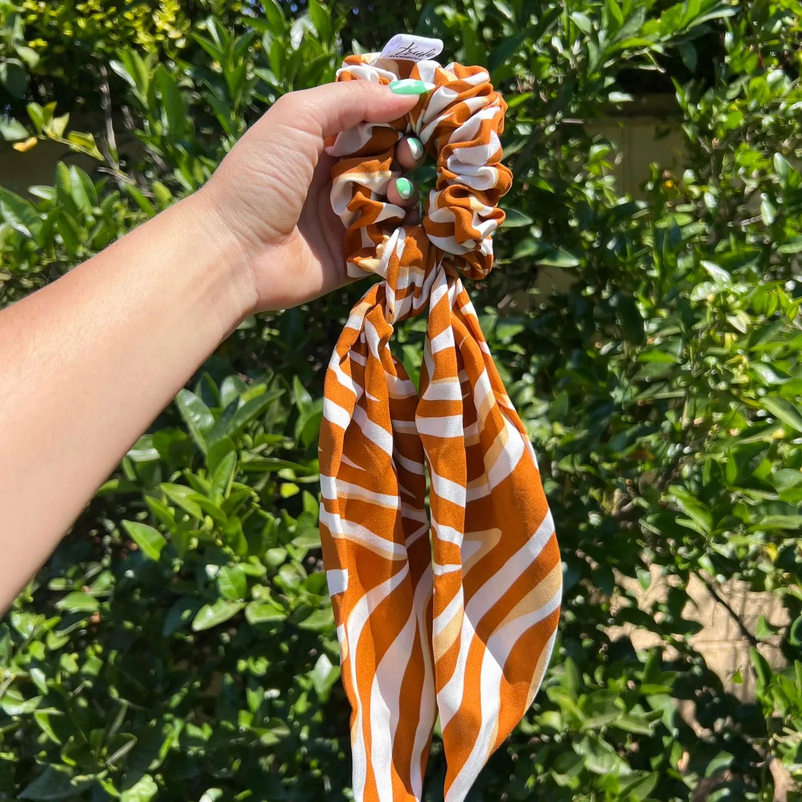 Scrunchie con Pañuelo Mostaza Líneas